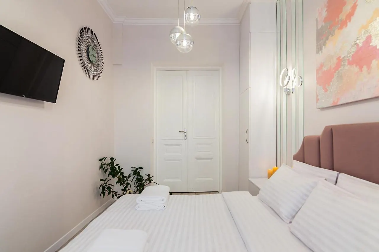 Avangard Deluxe Art Apart Lviv 0*,  Ukraine